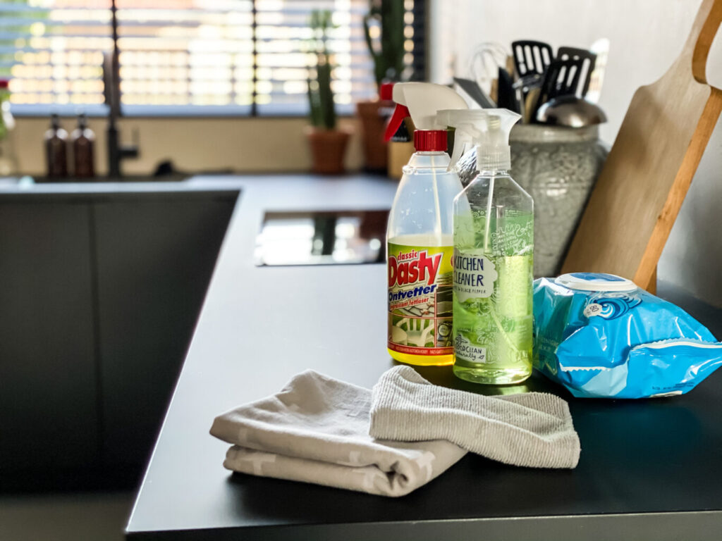 schoonmaakmiddelen voor zwarte keuken